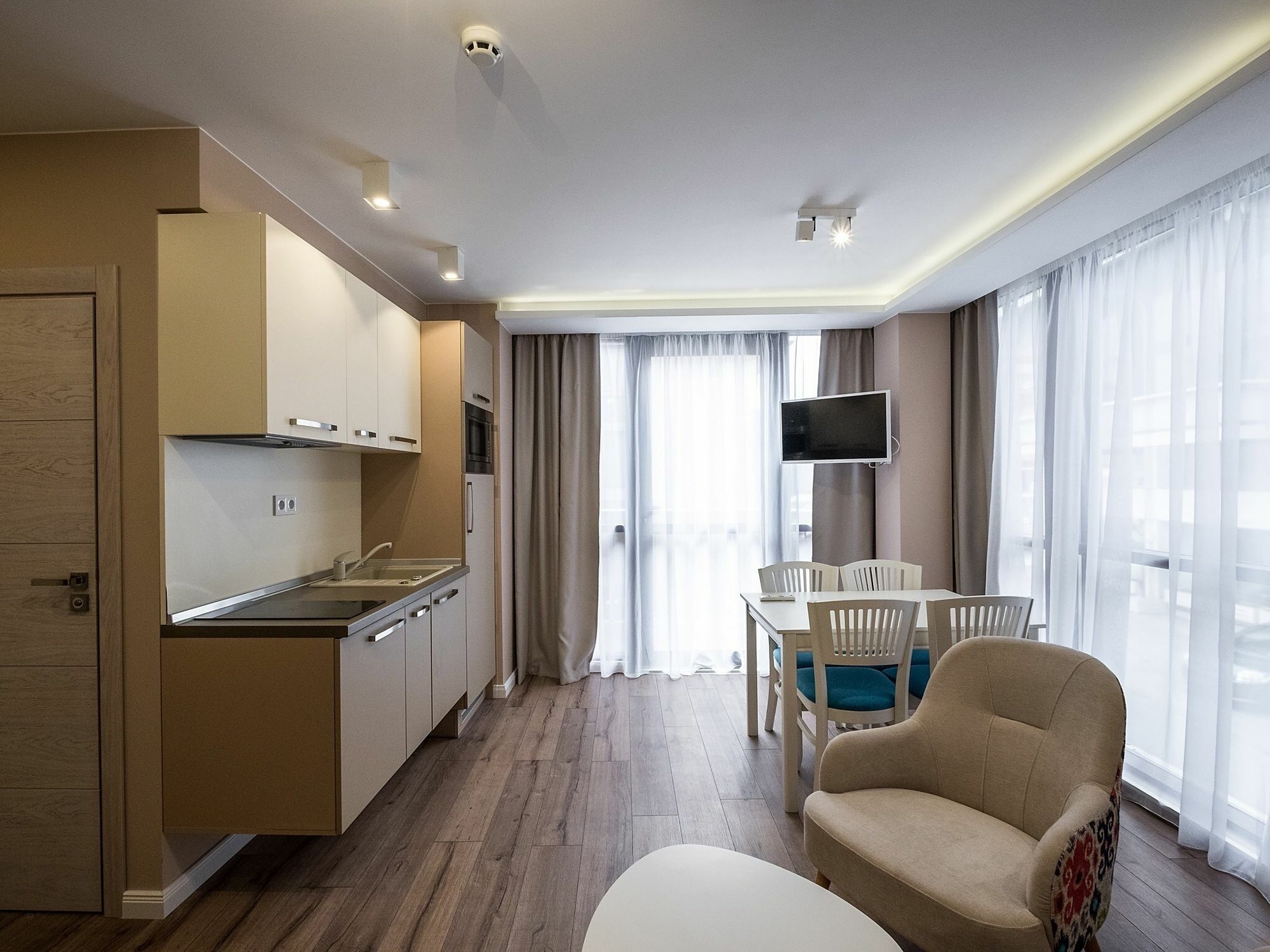 ОТЕЛЬ CARO APARTMENTS & ROOMS ВАРНА 3* (Болгария) - от 3957 RUB | NOCHI